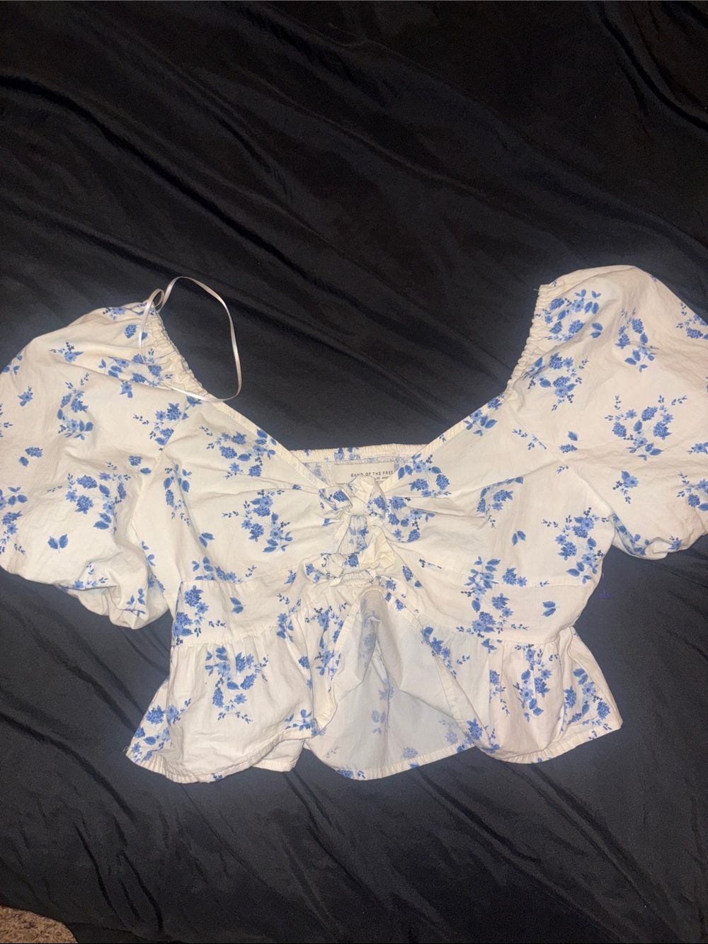 White and Blue Floral Puff-Sleeve Cropped Top